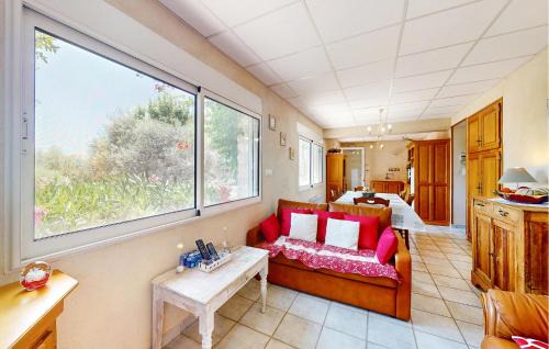Caromb Apartment | 2 Bedroom Gorgeous Apartment In Caromb