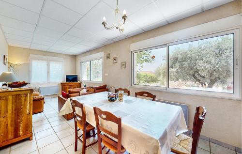 Caromb Apartment | 2 Bedroom Gorgeous Apartment In Caromb
