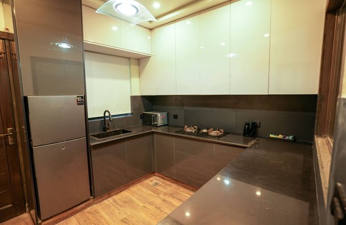 Rawalpindi House | 2 Bedroom Ground Unit w/Home Office by Homrise