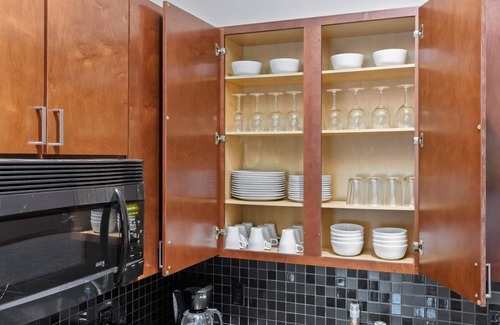 First Ward Apartment | 2 Bedroom Hip Apartment, Free Parking & Wifi