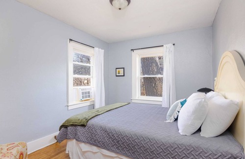 Des Moines House | 2 Bedroom Home in Quiet Neighborhood