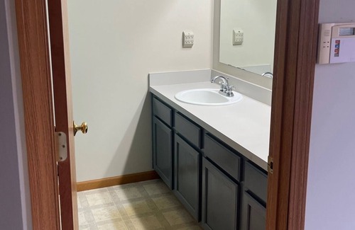 Northeast Columbus House | 2 Bedroom Home Near Easton- Free Utilities!