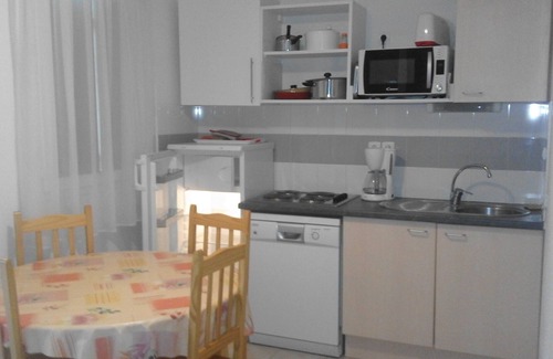 Calvisson House | 2-bedroom house in residence with teenage kids' club pools and entertainment