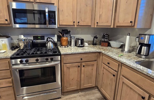 Nordman House | 2-bedroom house with cute bunkhouse 50 yards from boat ramp on Priest Lake