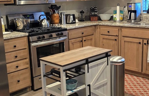 Nordman House | 2-bedroom house with cute bunkhouse 50 yards from boat ramp on Priest Lake