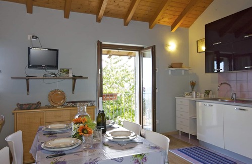 Comero House | 2-bedroom house with pool, beautiful outdoor area and wonderful lake view