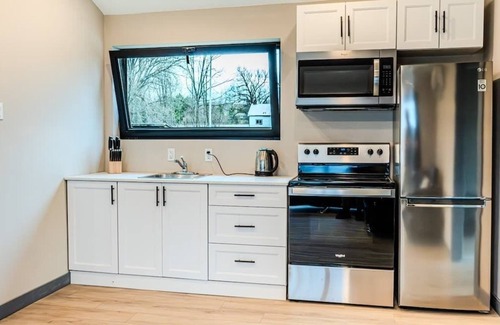 Harwood Cabin | 2-bedroom Lake Front Cottage in Harwood, ON #7