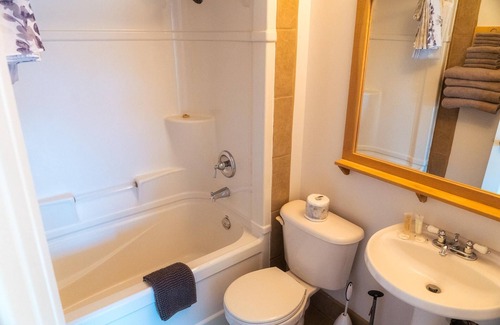 Ucluelet Hotel | 2-Bedroom Lodge | #20