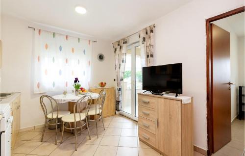 Rovanjska Apartment | 2 Bedroom Lovely Apartment In Rovanjska