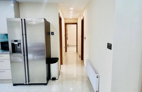 Uxbridge South Apartment | 2 Bedroom Luxury Flat or Appartment near Heathrow with Garden