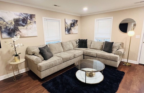 Greensboro House | 2 Bedroom Luxury Home Near Downtown
