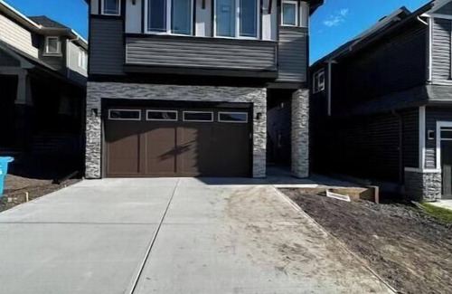Sage Hill House | 2 Bedroom Modern Comfort Calgary