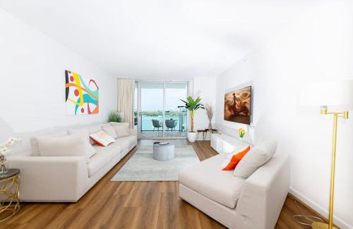 West Avenue Apartment | 2 Bedroom Mondrian Hotel W Pool, Bay Balcony