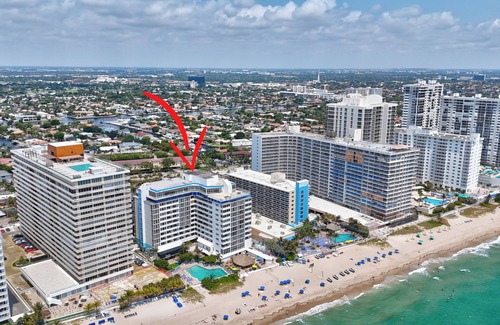 Galt Mile Apartment | 2 Bedroom Ocean Front