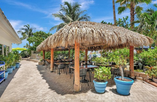 Galt Mile Apartment | 2 Bedroom Ocean Front