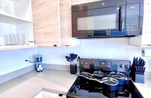 Downtown Des Moines Apartment | 2 Bedroom Pink-themed Apartment in Des Moines