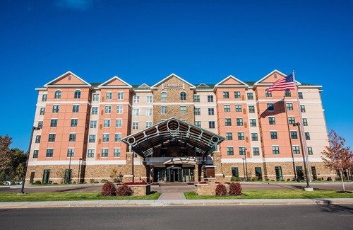 Newtonville Condo | 2 Bedroom | Pool + Hot Tub Access + Breakfast