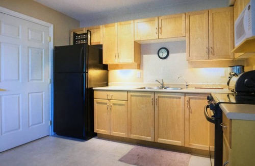 Lower Sumas Mountain House | 2 Bedroom Private Suite In East Abbotsford with Stunning Views