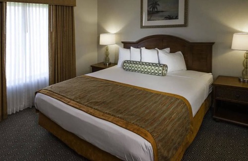 Las Vegas Resort | 2-Bedroom Resort in Las Vegas for F1 Formula One Week - Sleeps 8 people - NICE!