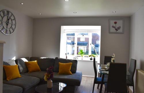 Luton Apartment | 2 Bedroom semi-detached house Luton