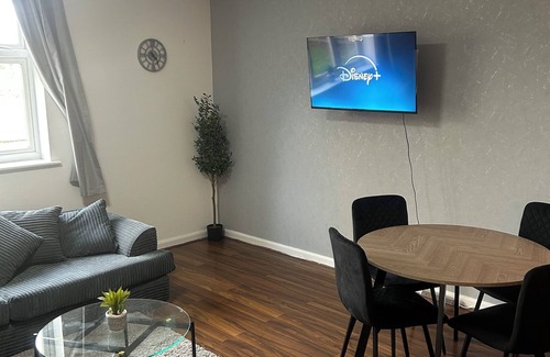 Watford Apartment | 2 Bedroom Spacious Apartment | Free parking | Central Watford