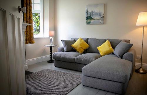 Stamford House | 2 bedroom Stamford home with parking
