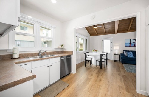 Santa Ana Heights House | 2 Bedroom steps to the beach in West Newport