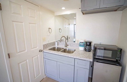 Waikiki Apartment | 2-bedroom studio Family 4 person in terrific HonoluluNear Waikiki AlaMoanaGreen