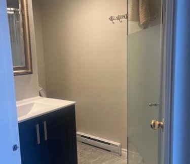 Victoria West House | 2 bedroom suint water front