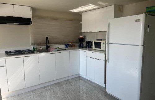 Victoria West House | 2 bedroom suint water front