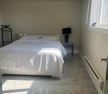 Victoria West House | 2 bedroom suint water front