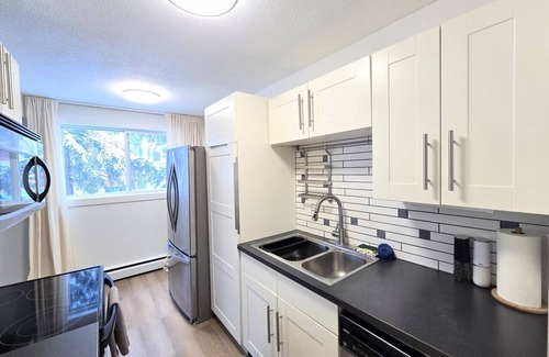 North Central Edmonton Apartment | 2 Bedroom Suite Downtown w/Parking