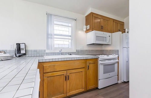 Del Mar Hotel | 2 Bedroom Suite w/Kitchen | Pool | Free Parking | Del Mar Beach Access