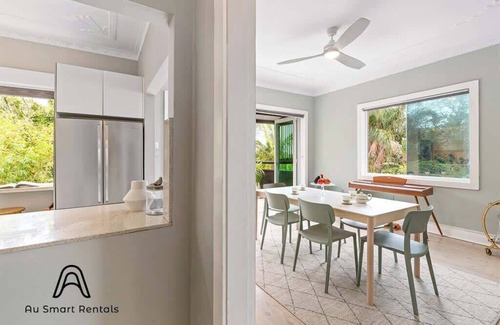 Bondi Beach Apartment | 2 bedroom tropical beach escape