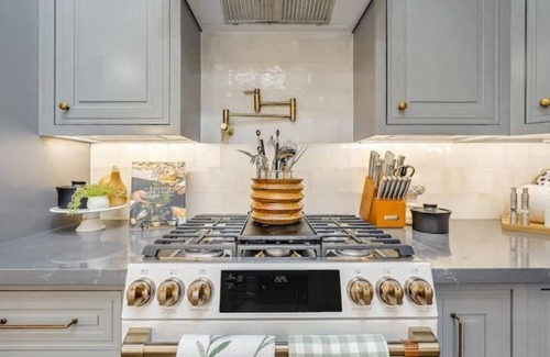 St. Helena House | 2-bedroom vacation home near downtown St. Helena ~ walk to HALL Winery