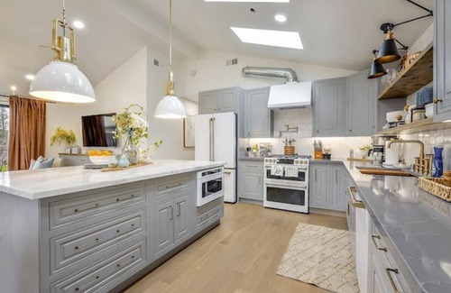 St. Helena House | 2-bedroom vacation home near downtown St. Helena ~ walk to HALL Winery