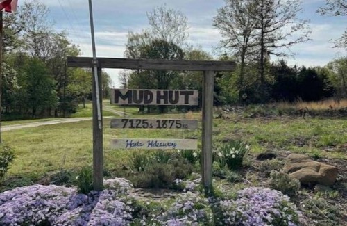 Humansville House | 2-bedroom vacation home just 8 minutes from Stockton Lake