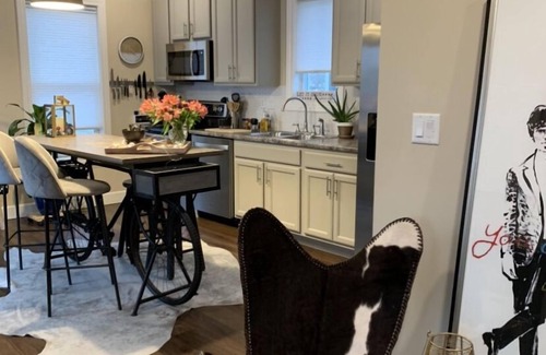 Indianapolis House | 2-bedroom vacation home just 6 minutes to Lucas Oil Stadium