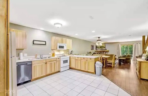 Utica Condo | 2 Bedroom villa