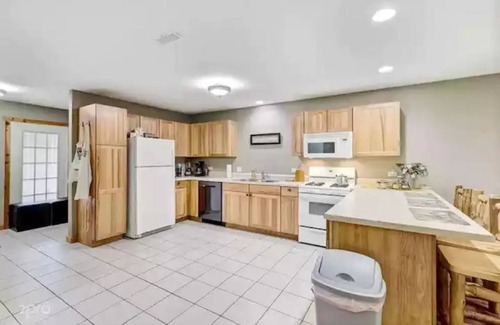Utica Condo | 2 Bedroom villa