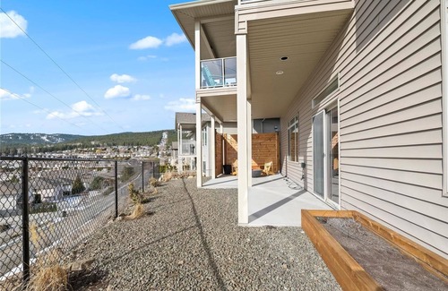 Central Okanagan House | 2-Bedroom Walk-Out Ground Floor Suite with Private Entry, Lake & Mountain Views