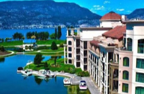 North End House | 2 Bedroom Waterfront Condo