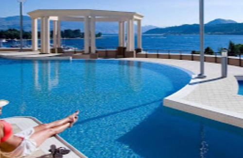 North End House | 2 Bedroom Waterfront Condo