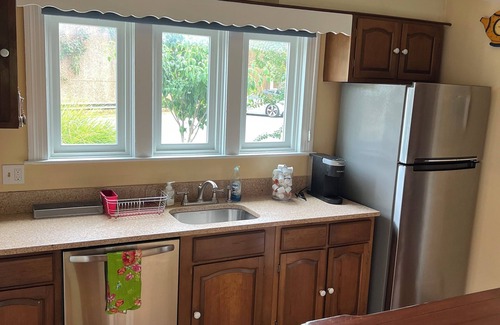Wardour Cottage | 2-bedroom waterfront Cottage in Annapolis, MD. Cove of Cork, view of the Severn.