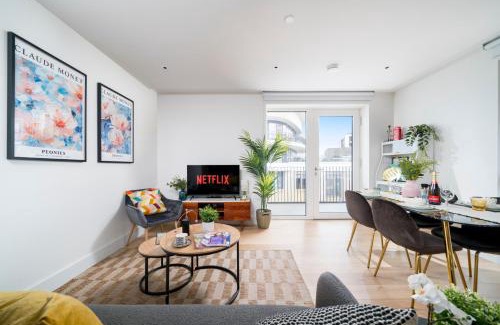 Shepherd's Bush Apartment | 2 Bedroom Westfield Apartment Near Central London
