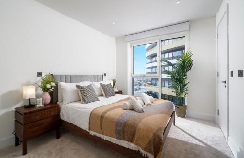 Shepherd's Bush Apartment | 2 Bedroom Westfield Apartment Near Central London