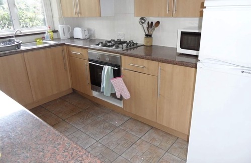 Thornton Apartment | 2 bedroom Whole Flat in Clapham London