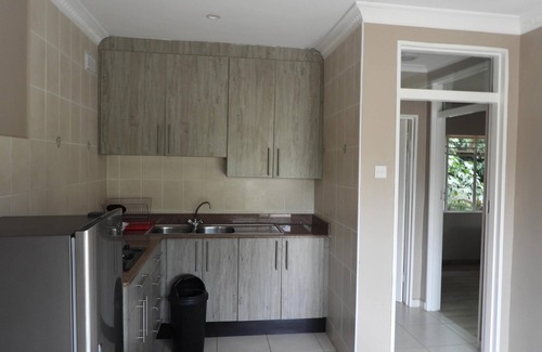Harare Apartment | 2 bedroomed apartment with en-suite and kitchenette - 2069