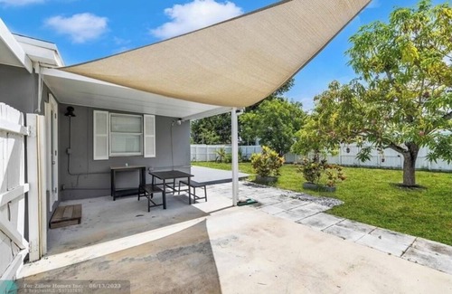 Deerfield Beach House | 2 bedrooms 1 bath