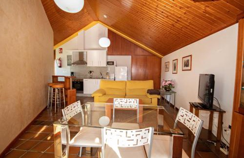 Cangas Apartment | 2 bedrooms apartement at Vilanova 100 m away from the beach with sea view enclosed garden and wifi